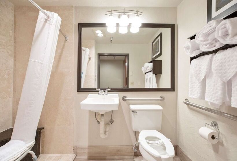 هتل Best Western Plus Parkway Inn