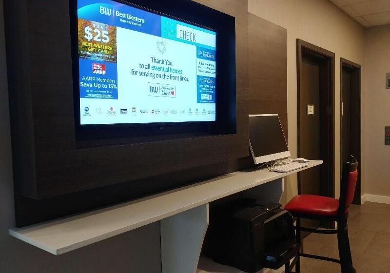هتل Best Western Plus Parkway Inn