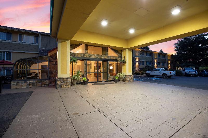 هتل Best Western Plus Parkway Inn