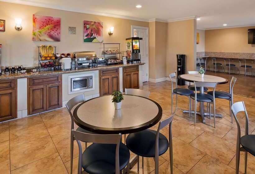 בית מלון כפרי Best Western Plus Pleasanton Inn