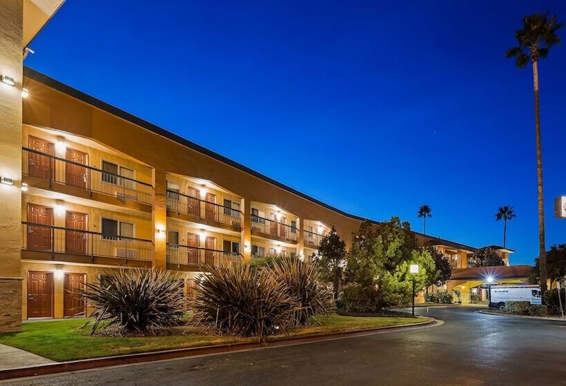 בית מלון כפרי Best Western Plus Pleasanton Inn