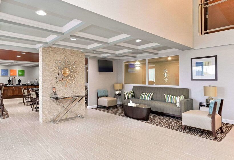 هتل Comfort Inn & Suites Springfield I55