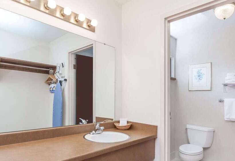 בית מלון כפרי Days Inn & Suites By Wyndham Sunnyvale