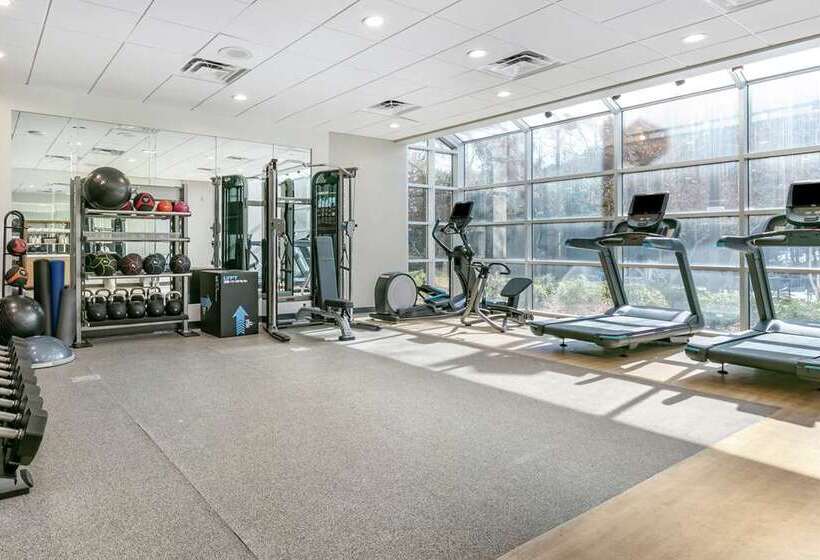 هتل Doubletree By Hilton Birmingham Perimeter Park