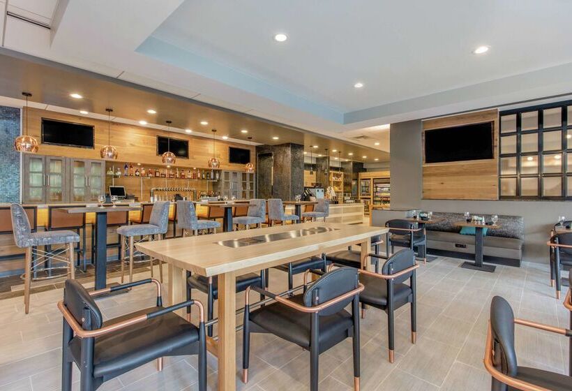 هتل Doubletree By Hilton Birmingham Perimeter Park