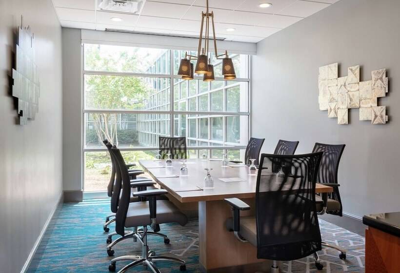 هتل Doubletree By Hilton Birmingham Perimeter Park