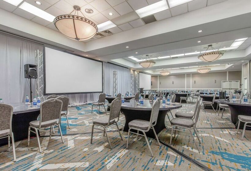 هتل Doubletree By Hilton Birmingham Perimeter Park