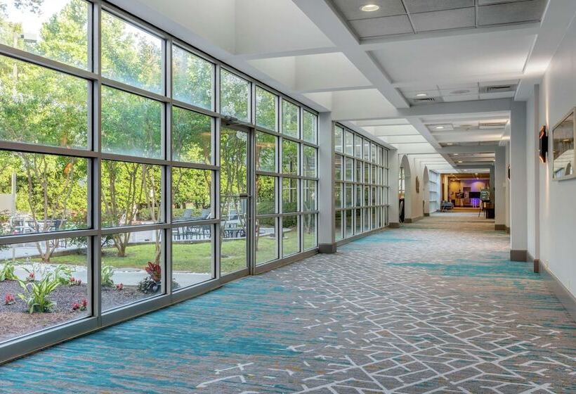 هتل Doubletree By Hilton Birmingham Perimeter Park