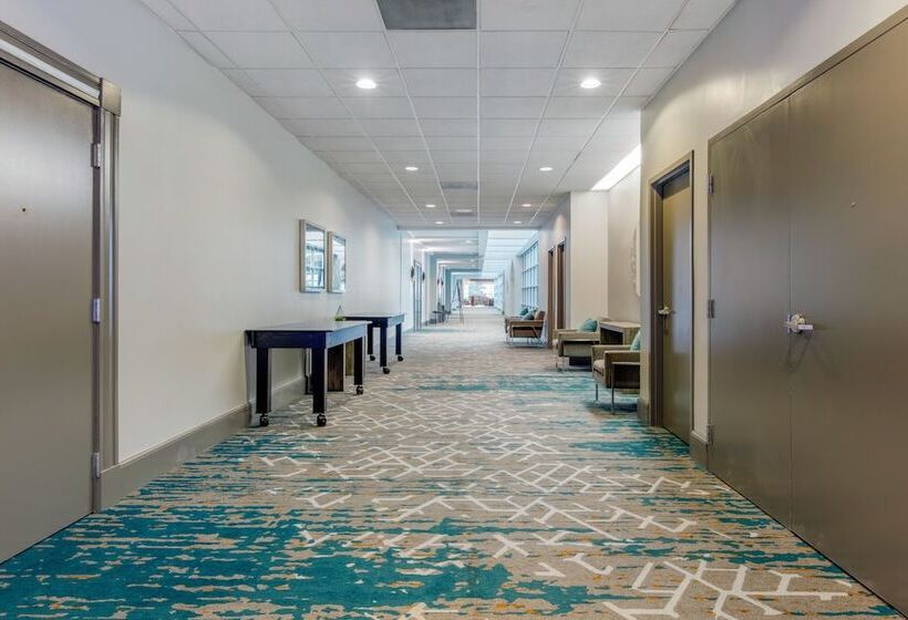 هتل Doubletree By Hilton Birmingham Perimeter Park