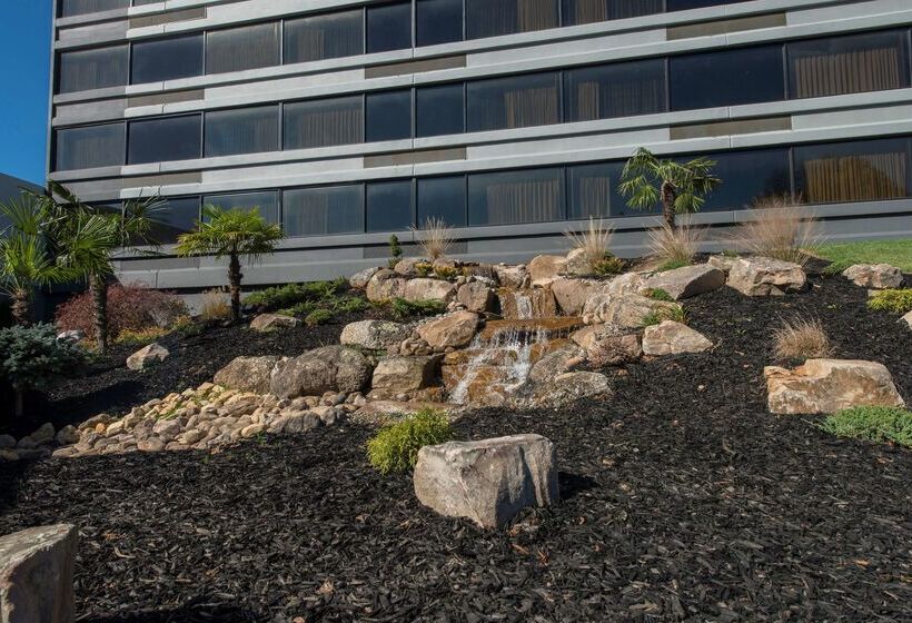 فندق Doubletree By Hilton Winston Salem University
