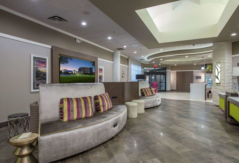 فندق Doubletree By Hilton Winston Salem University