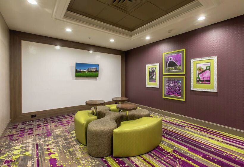 فندق Doubletree By Hilton Winston Salem University