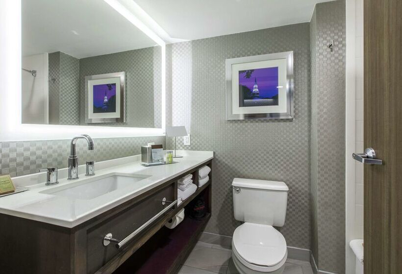 فندق Doubletree By Hilton Winston Salem University