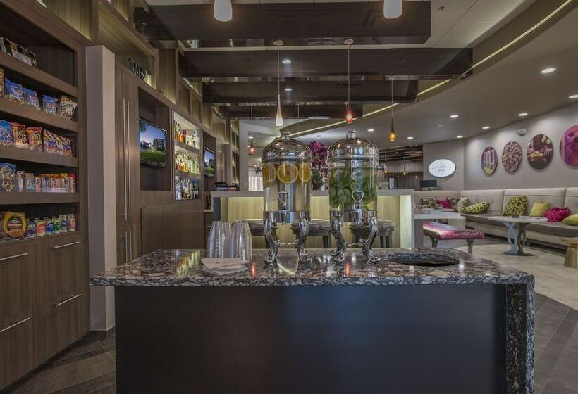 فندق Doubletree By Hilton Winston Salem University