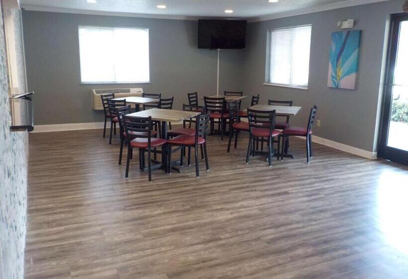 호텔 Economy 7 Inn   Norfolk