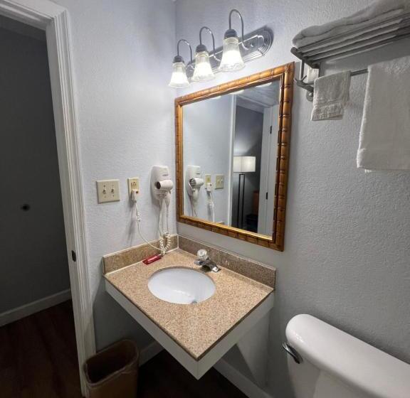 호텔 Economy 7 Inn   Norfolk