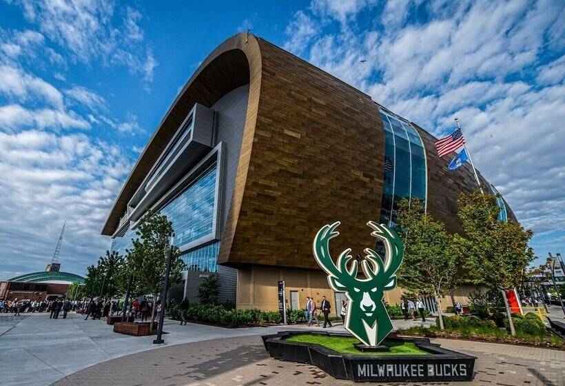 فندق Four Points By Sheraton Milwaukee North Shore