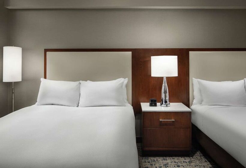 هتل Hilton Boston Logan Airport