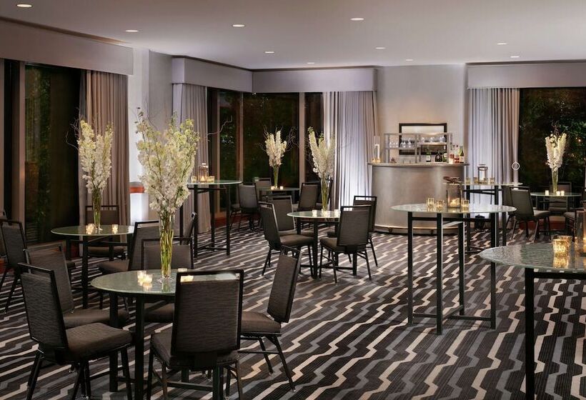 هتل Hilton Boston Logan Airport
