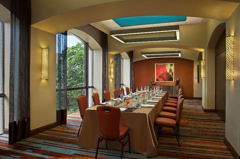 هتل Hilton Palacio Del Rio