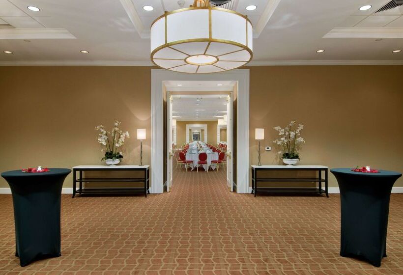 هتل Hilton St. Louis Airport