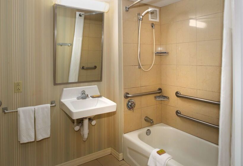 هتل Hilton St. Louis Airport