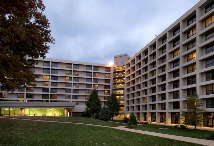 هتل Hilton St. Louis Airport