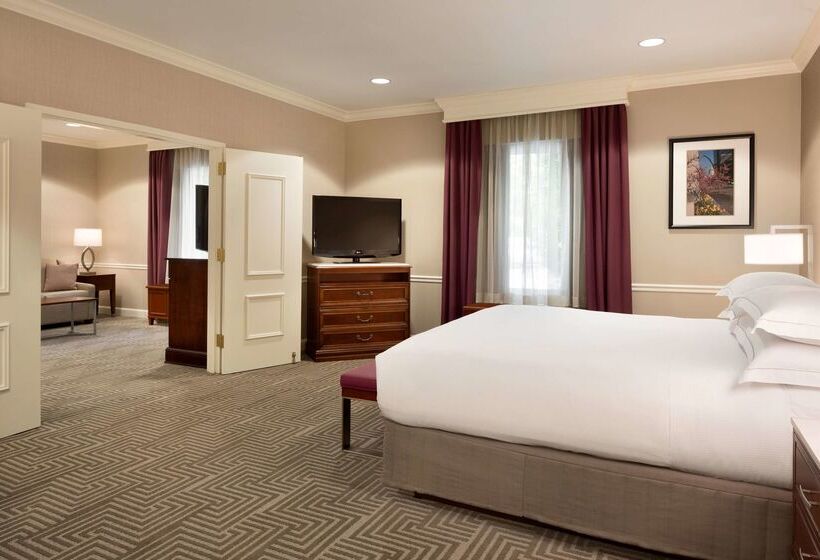 هتل Hilton St. Louis Frontenac