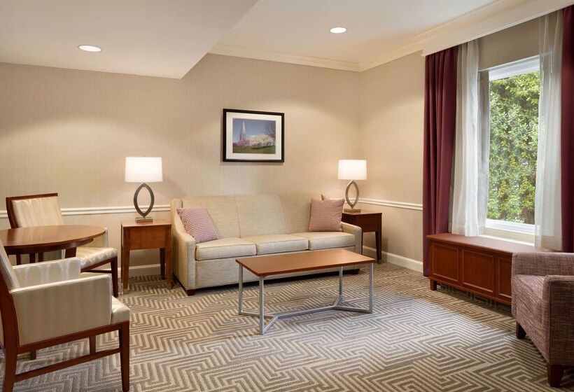 هتل Hilton St. Louis Frontenac