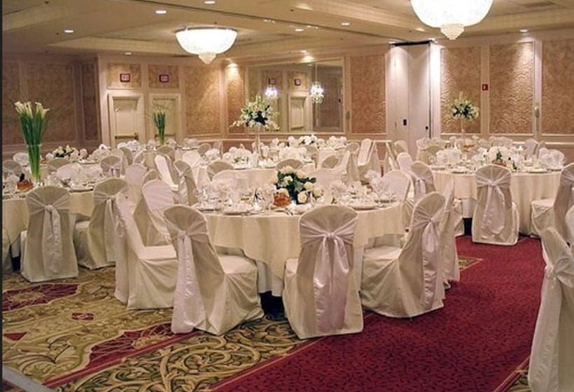 هتل Hilton St. Louis Frontenac