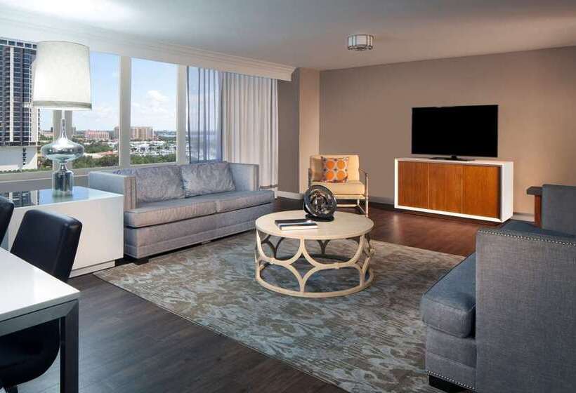 فندق Hilton St. Petersburg Bayfront