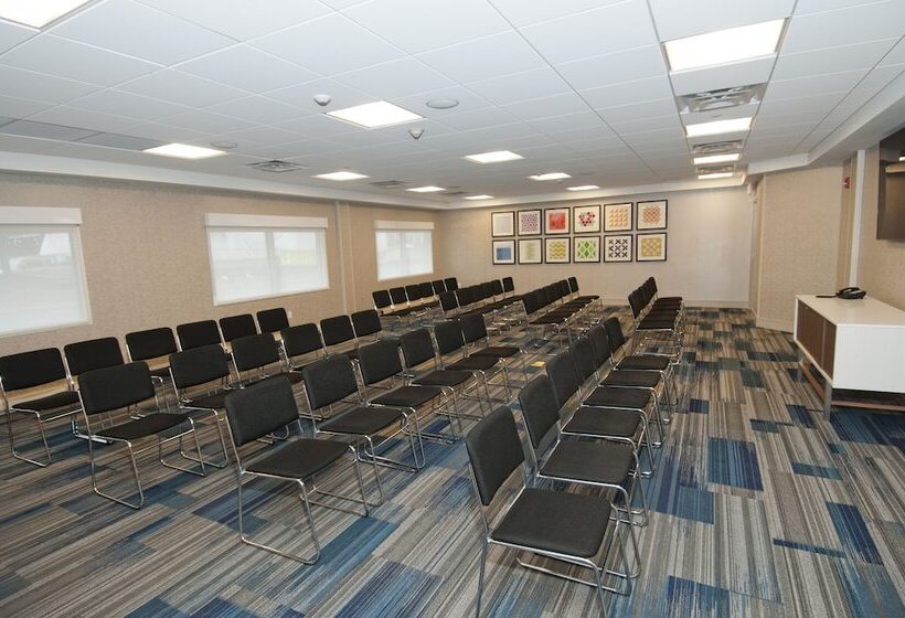 בית מלון כפרי Holiday Inn Express & Suites Johnstown, An Ihg