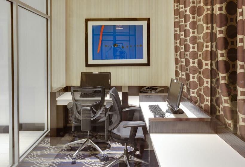 فندق Holiday Inn Express & Suites Laurel Lakes, An Ihg