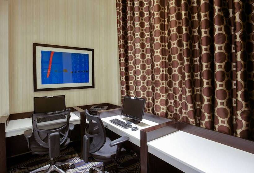 فندق Holiday Inn Express & Suites Laurel Lakes, An Ihg