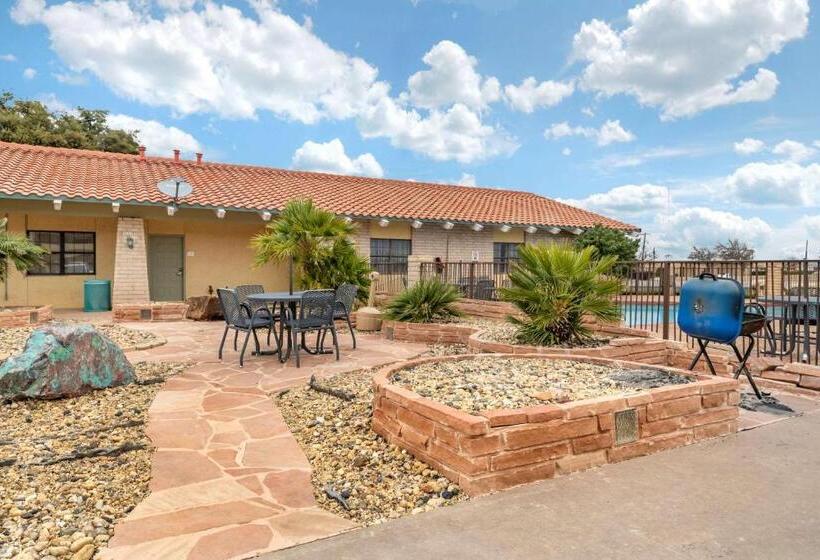 בית מלון כפרי Quality Inn San Angelo
