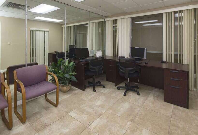 ホテル Quality Inn & Suites Conference Center