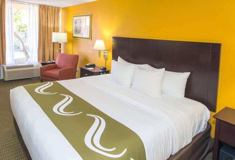 ホテル Quality Inn & Suites Conference Center