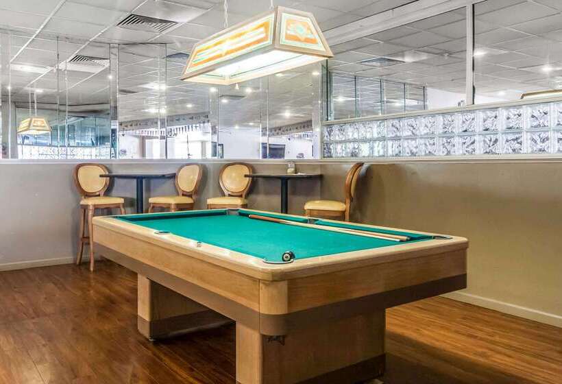 ホテル Quality Inn & Suites Conference Center