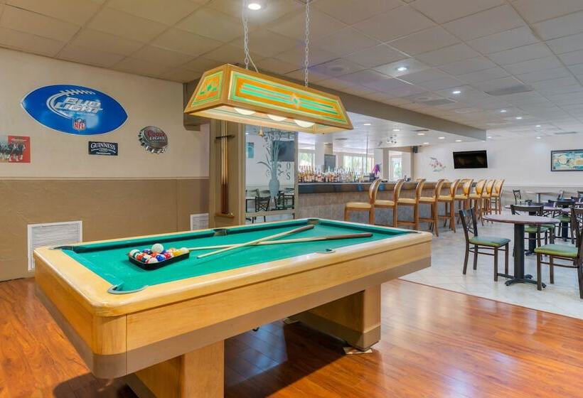 ホテル Quality Inn & Suites Conference Center
