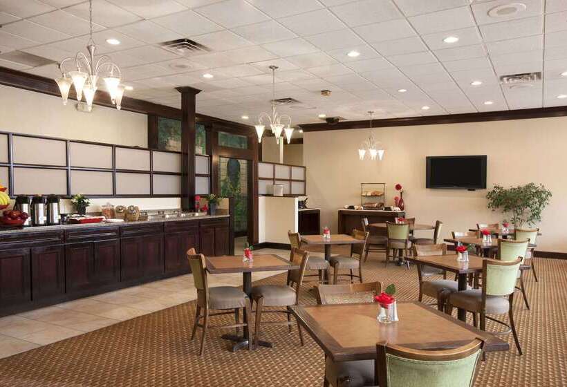 هتل Ramada By Wyndham Newark/wilmington
