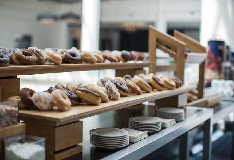 هتل Renaissance Baltimore Harborplace