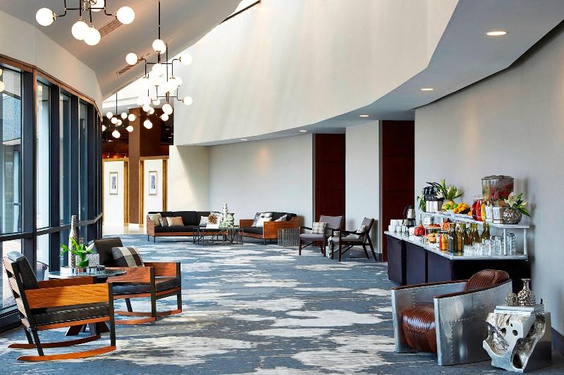 هتل Renaissance St. Louis Airport