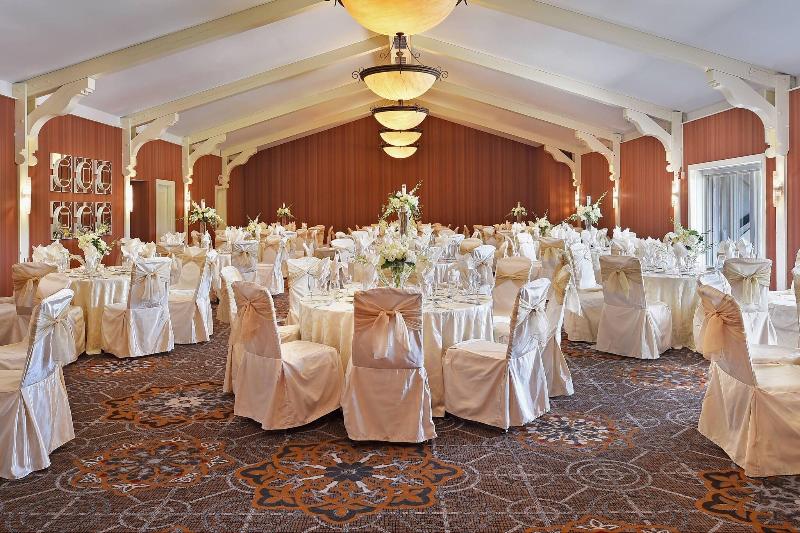 هتل Sheraton Westport Lakeside Chalet