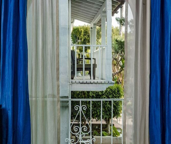 هتل Sunset Marquis