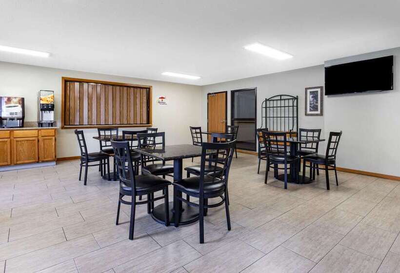 هتل Super 8 By Wyndham La Crosse