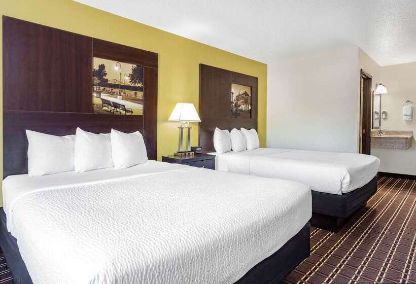 هتل Super 8 By Wyndham La Crosse