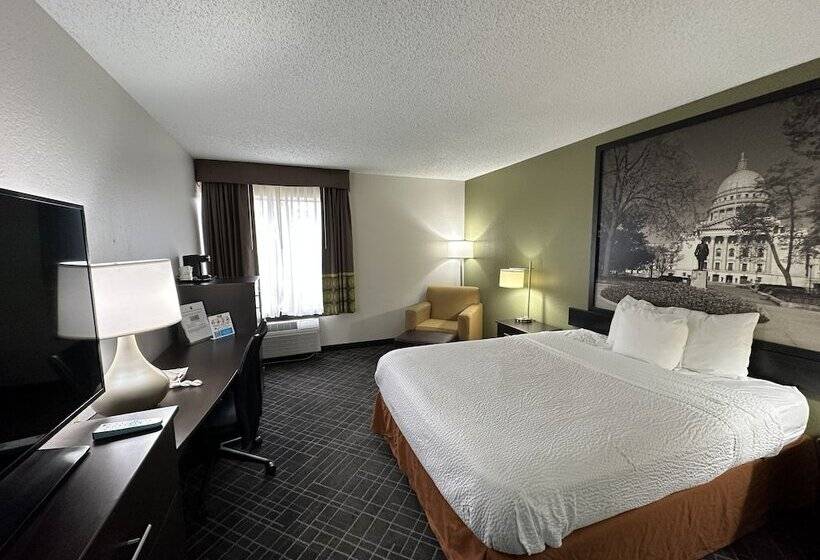 هتل Super 8 By Wyndham Madison South