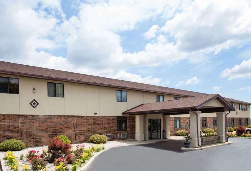 هتل Baymont By Wyndham Oshkosh Airport