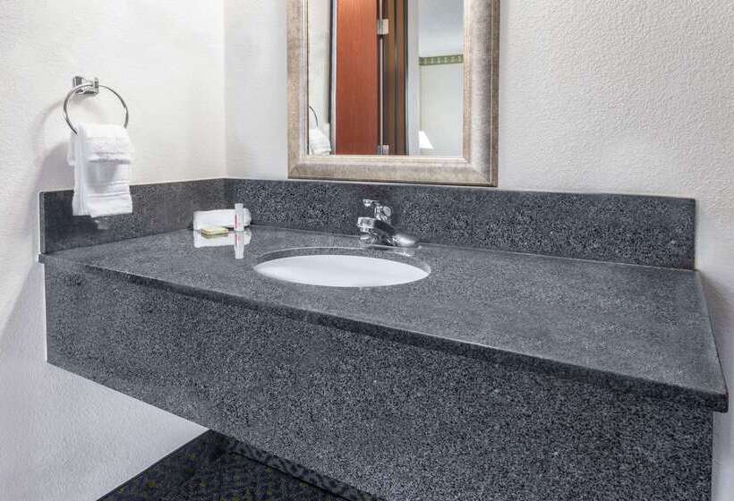 فندق Super 8 By Wyndham Sacramento