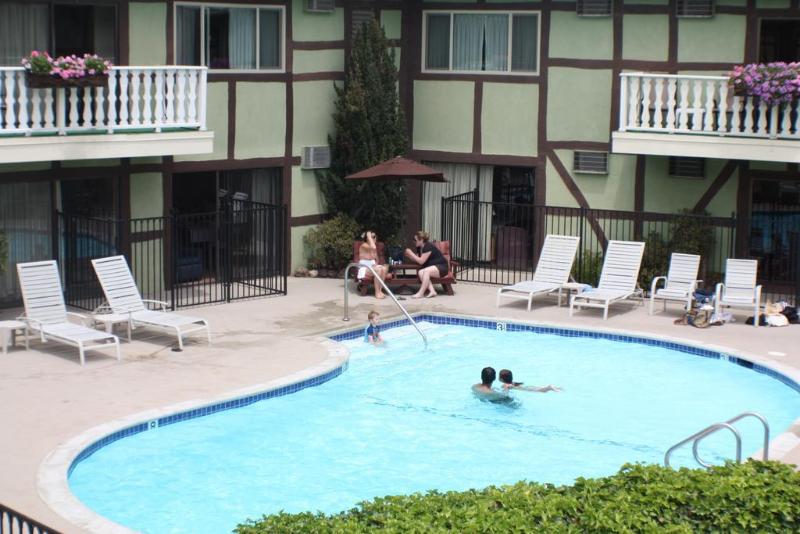 בית מלון כפרי Svendsgaard S Lodge  Americas Best Value Inn & Suites